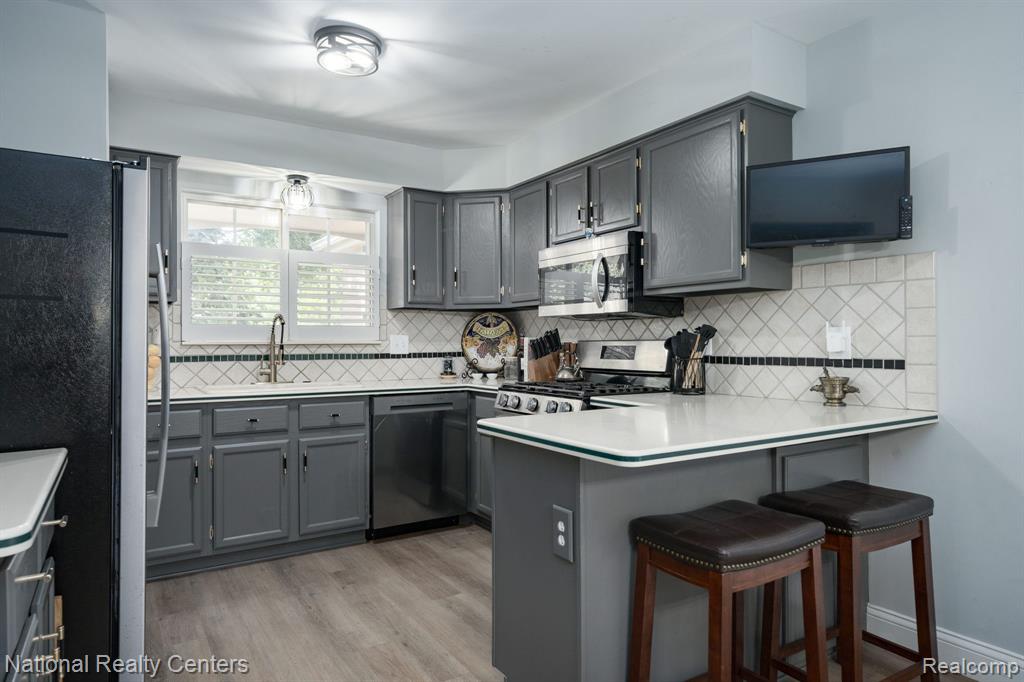 19337 Mandarin Drive Property Photo 3