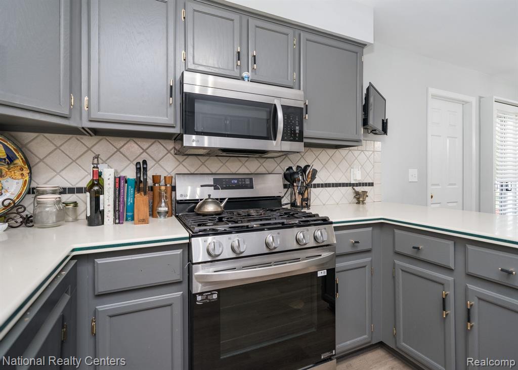 19337 Mandarin Drive Property Photo 6