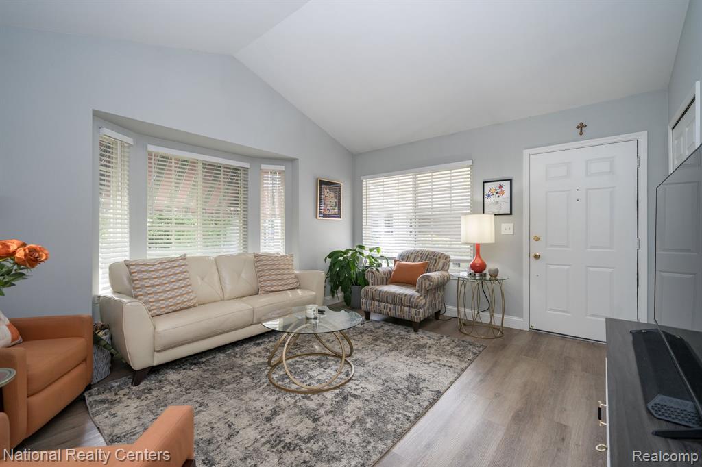 19337 Mandarin Drive Property Photo 10