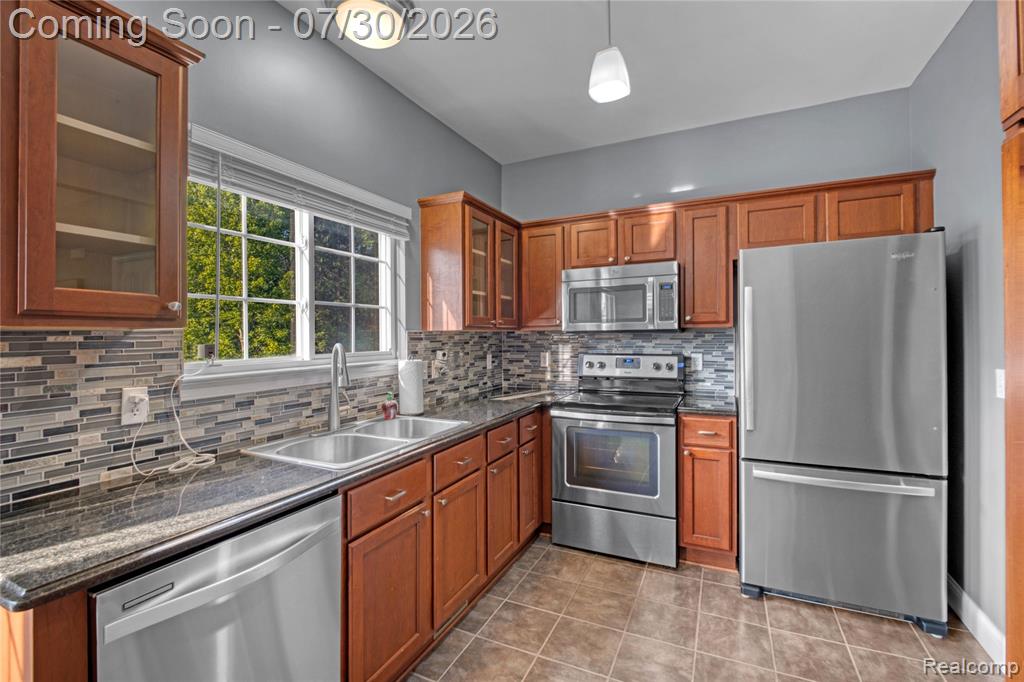 868 Eagle Drive Property Photo 3