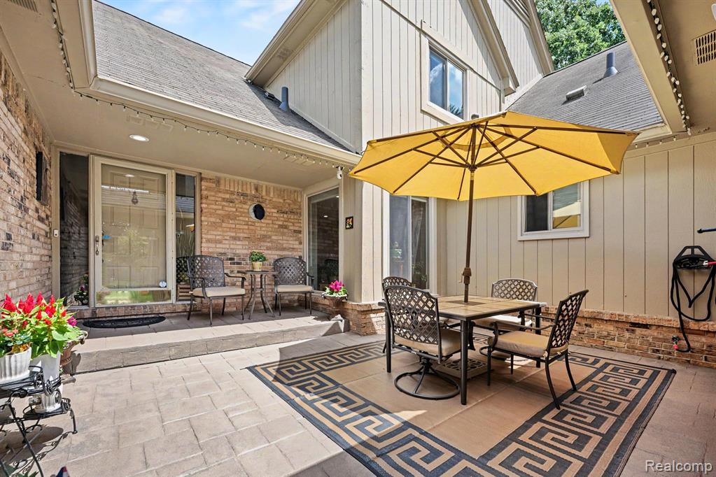2202 Elm Circle