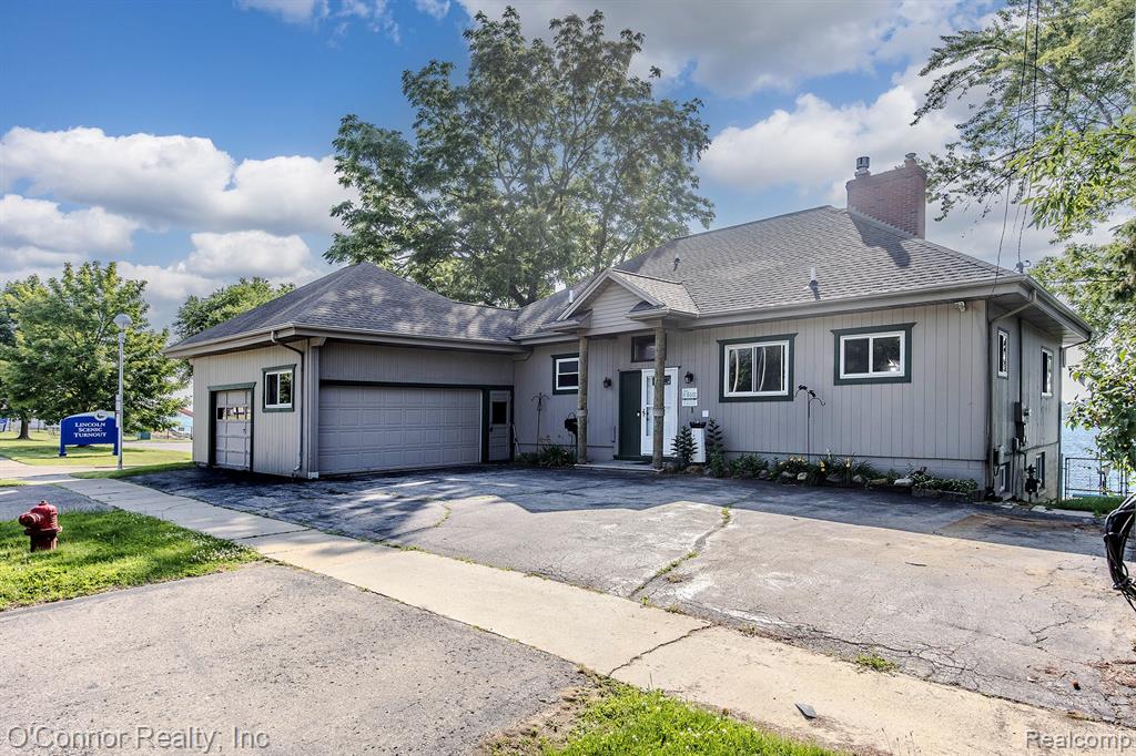 3800 Military Street Property Photo 1