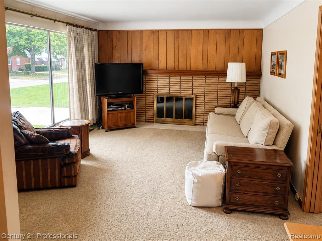18625 Shadyside Street Property Photo 2