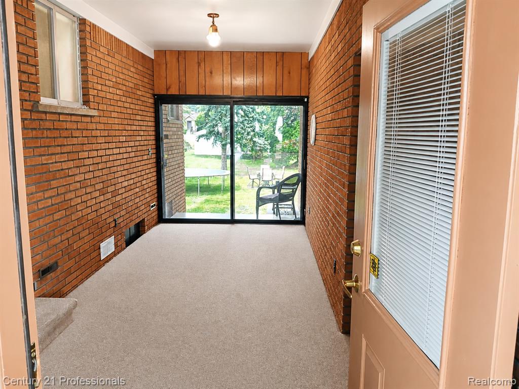 18625 Shadyside Street Property Photo 9
