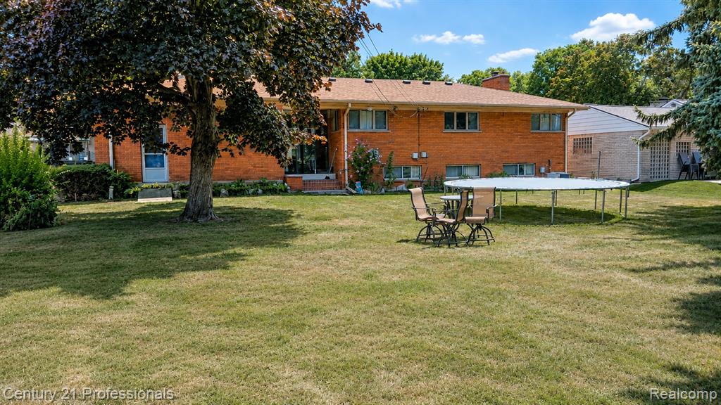 18625 Shadyside Street Property Photo 11