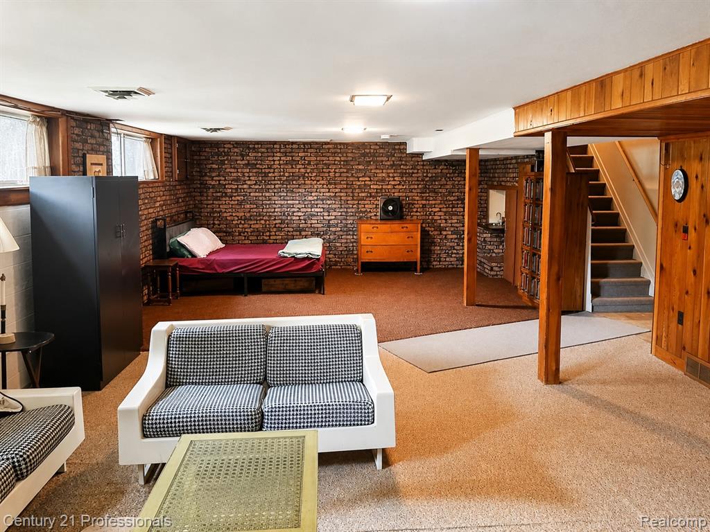 18625 Shadyside Street Property Photo 12