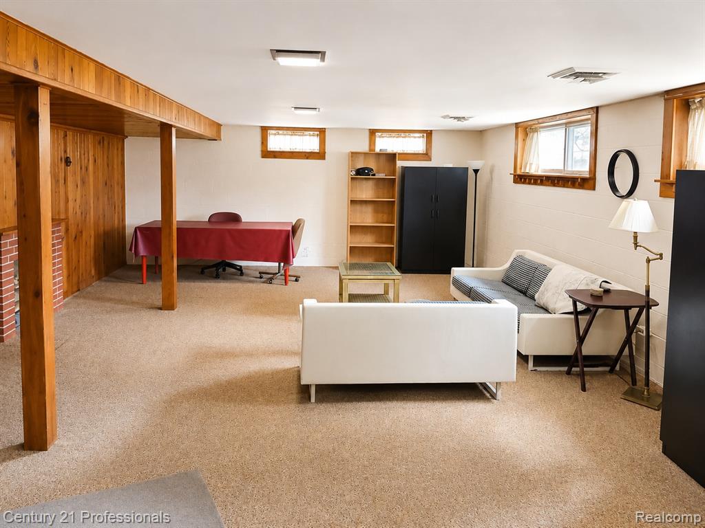 18625 Shadyside Street Property Photo 13