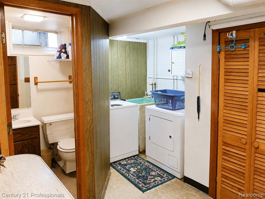 18625 Shadyside Street Property Photo 14