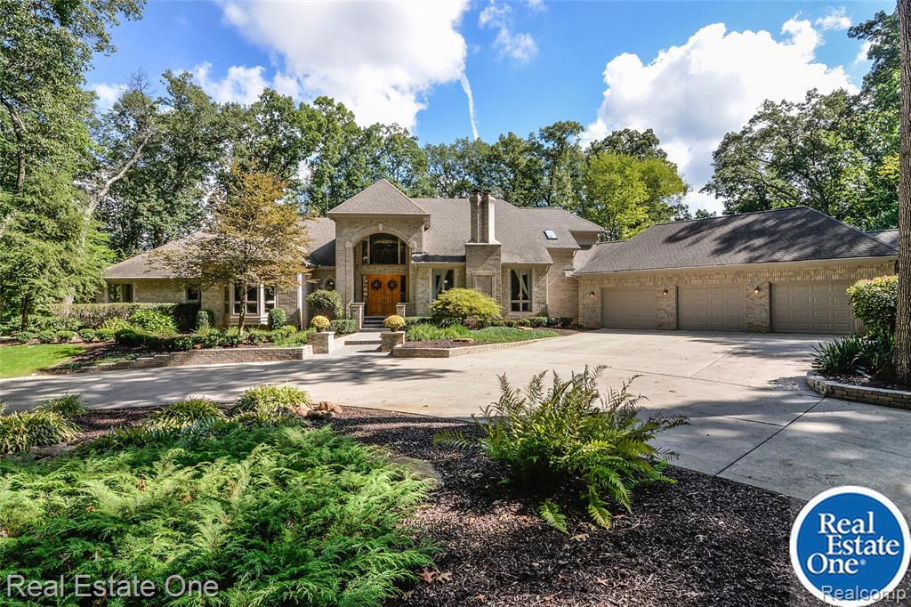 9673 Cross Creek Drive Property Photo 1