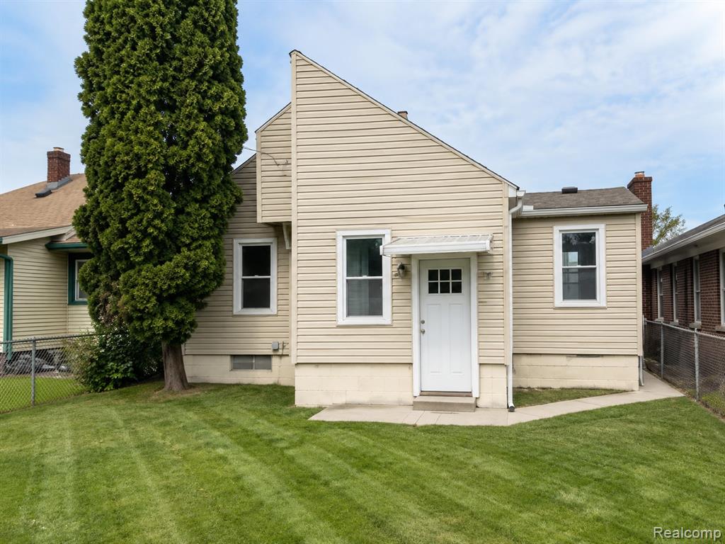 557 White Avenue Property Photo 2