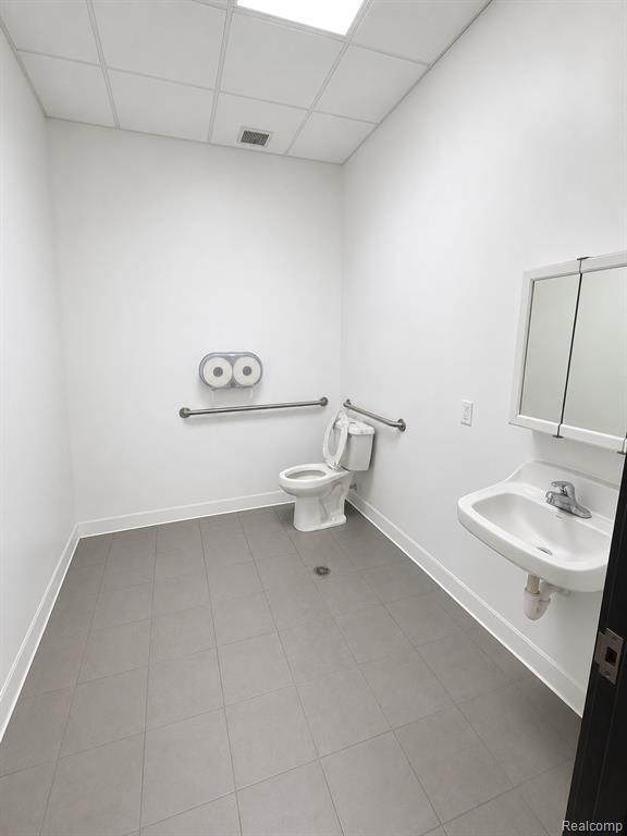 14455 Ford Road Property Photo 8