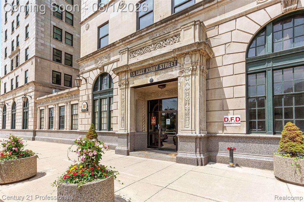 15 E Kirby Street Property Photo 1