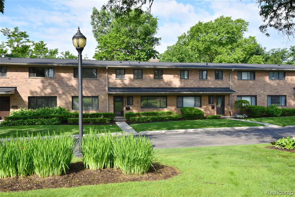 142 E Hickory Grove Road Property Photo 1