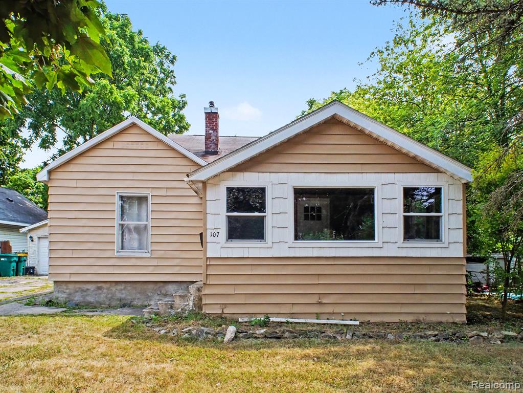107 S Oak Street Property Photo 2