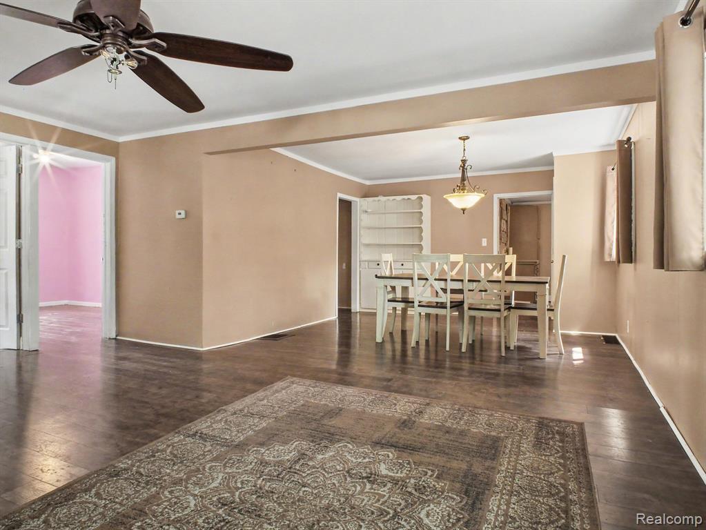 107 S Oak Street Property Photo 4