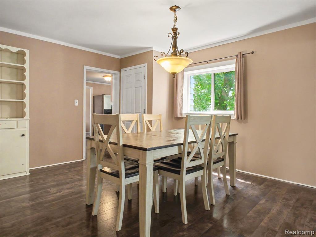 107 S Oak Street Property Photo 8