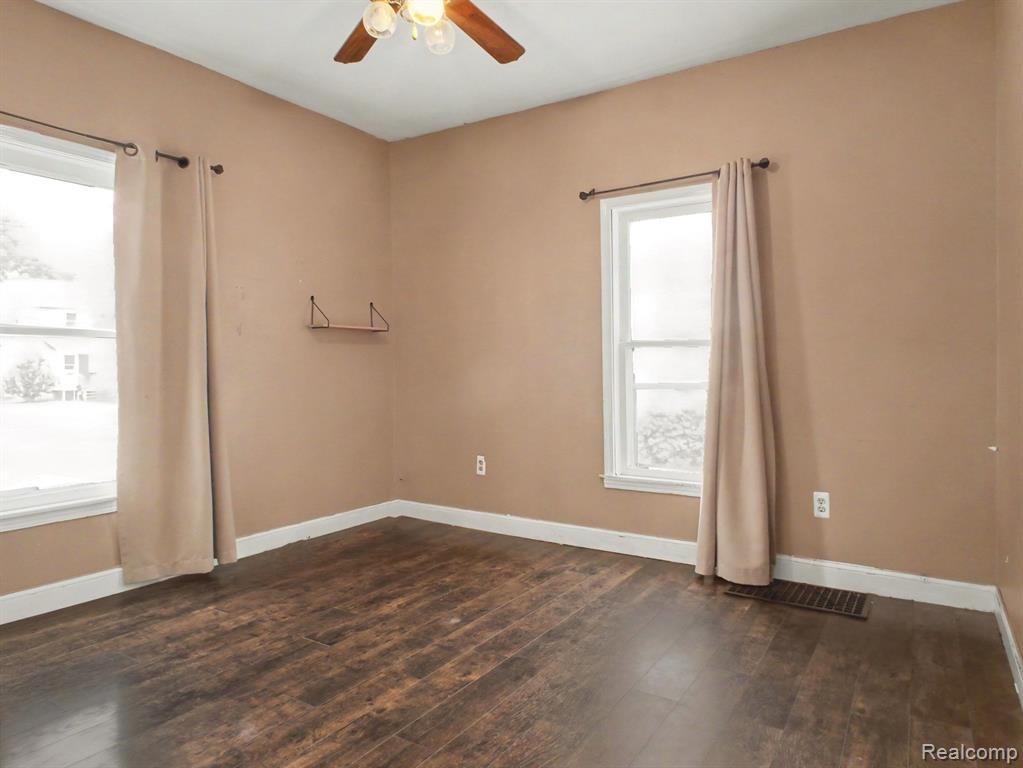 107 S Oak Street Property Photo 12