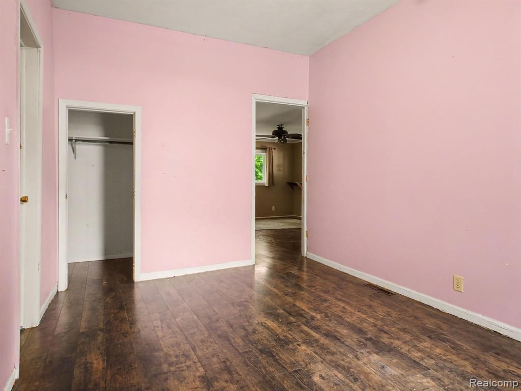 107 S Oak Street Property Photo 16