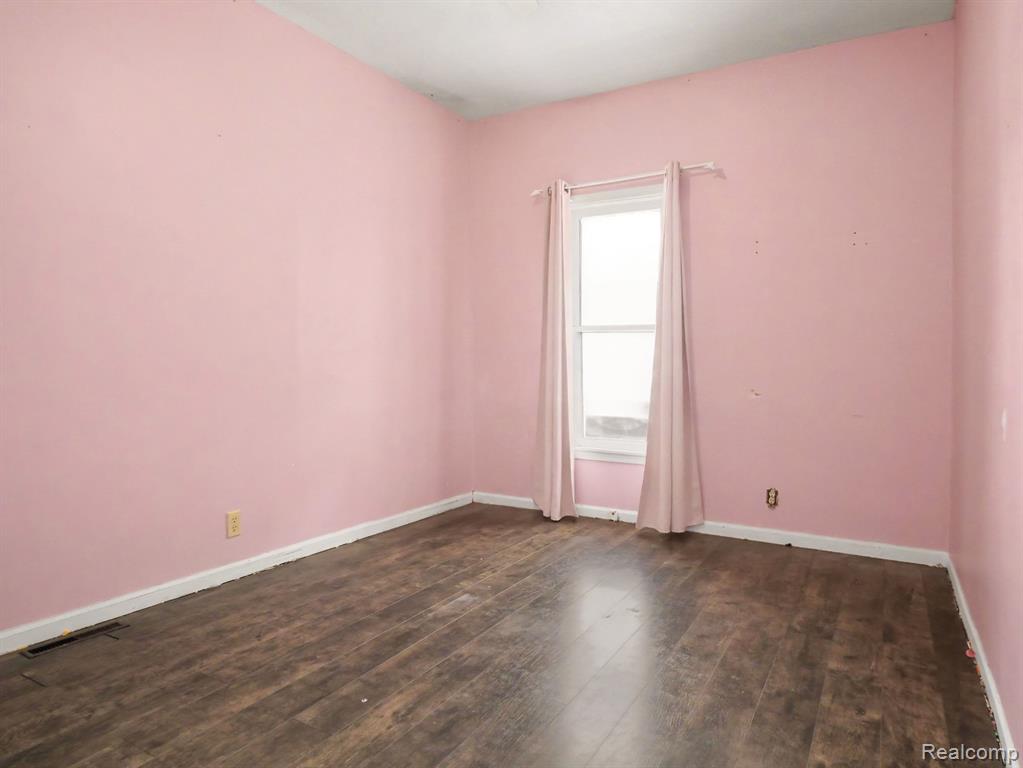 107 S Oak Street Property Photo 17