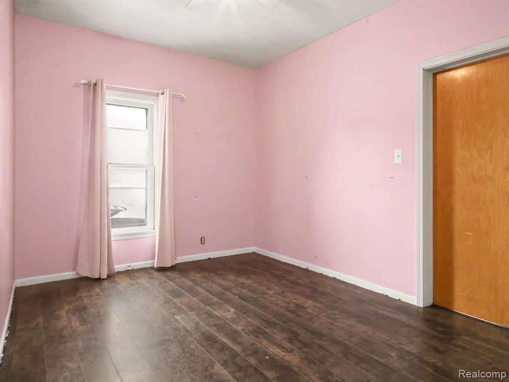 107 S Oak Street Property Photo 18