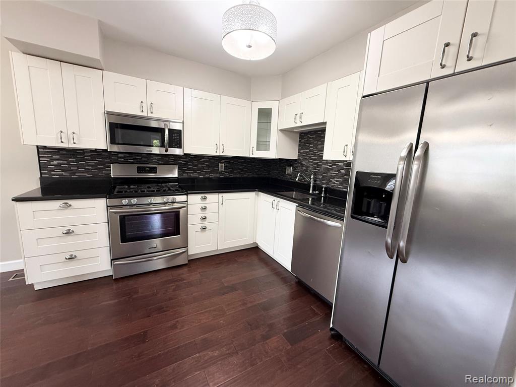 41732 Onaway Drive Property Photo 9