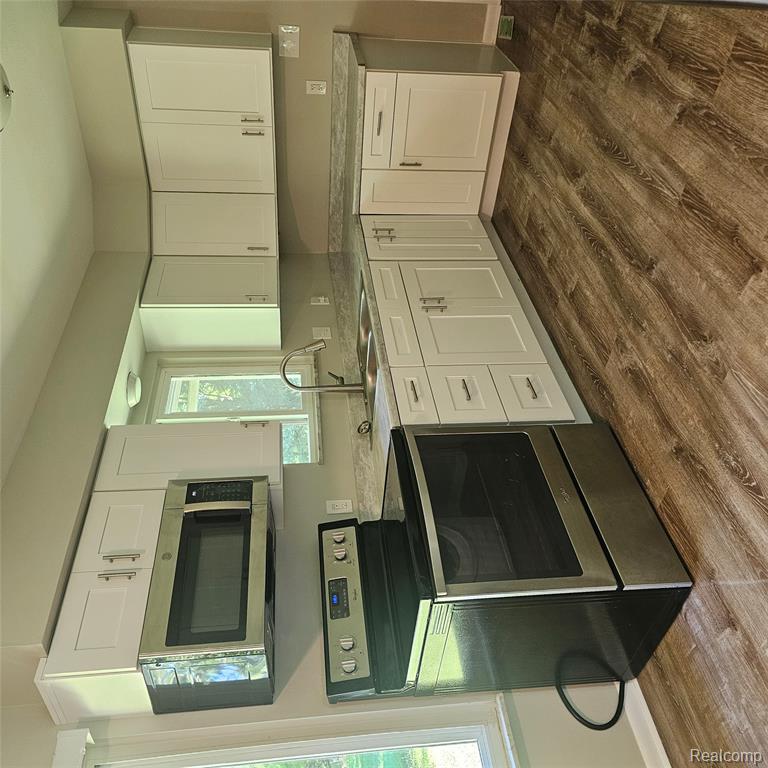 2931/2935 Spring Hill Drive Property Photo 2