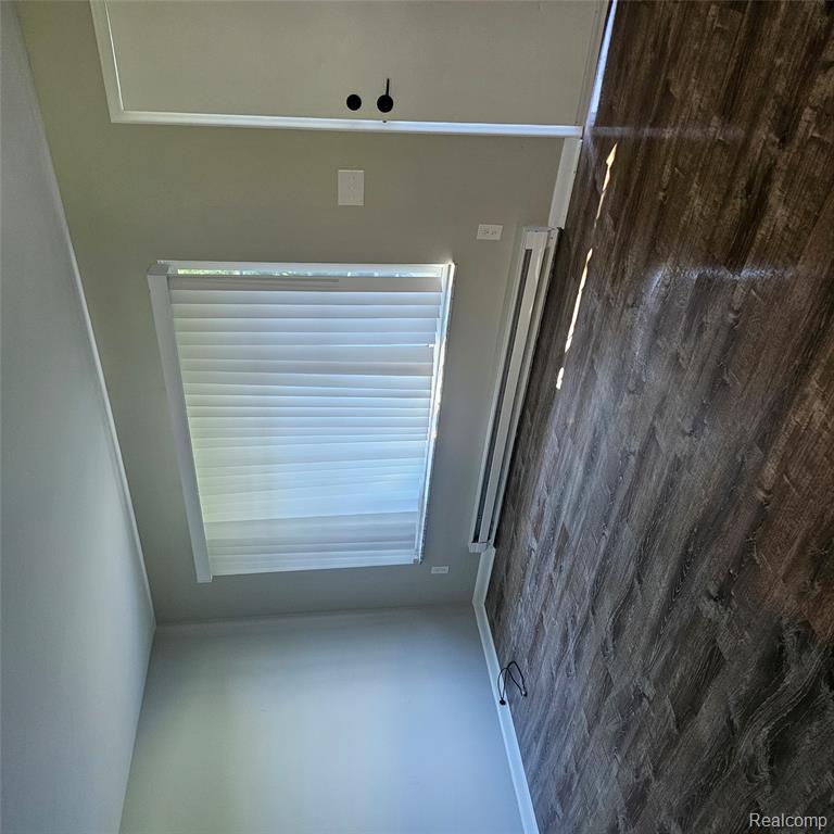 2931/2935 Spring Hill Drive Property Photo 4