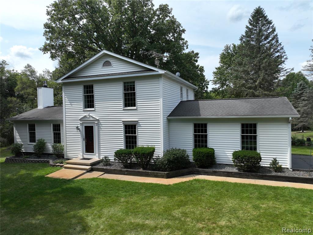 722 7 Mile Road Property Photo 1