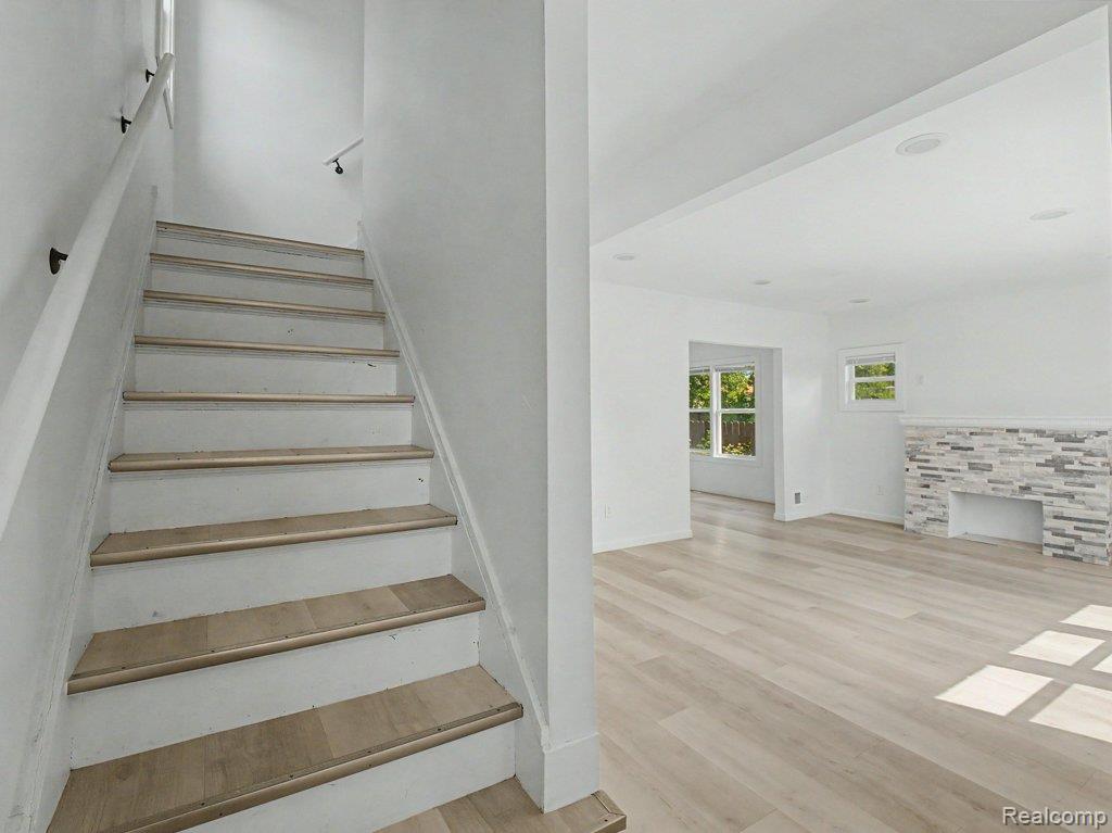 5584 Alter Road Property Photo 4