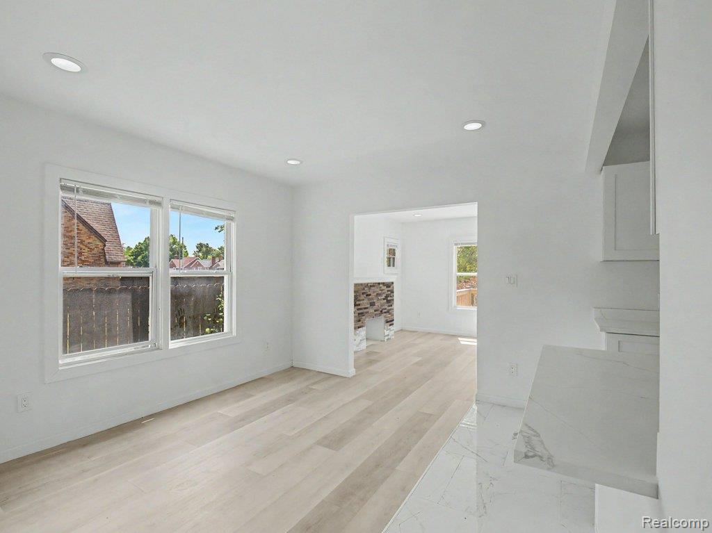 5584 Alter Road Property Photo 8