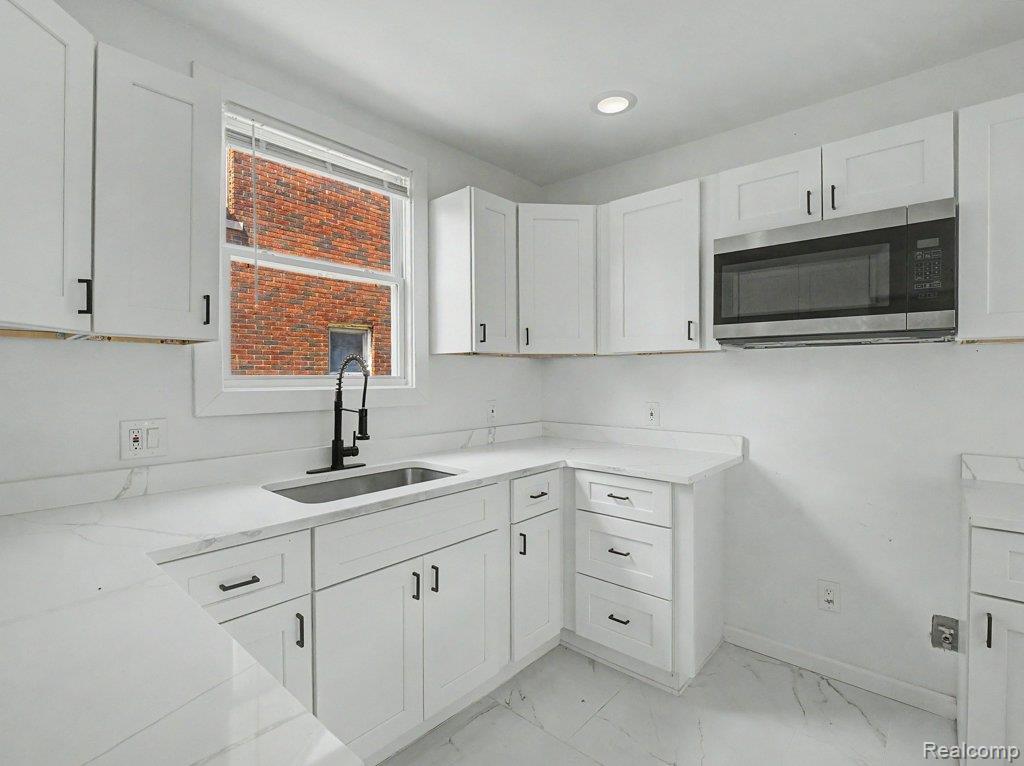 5584 Alter Road Property Photo 10