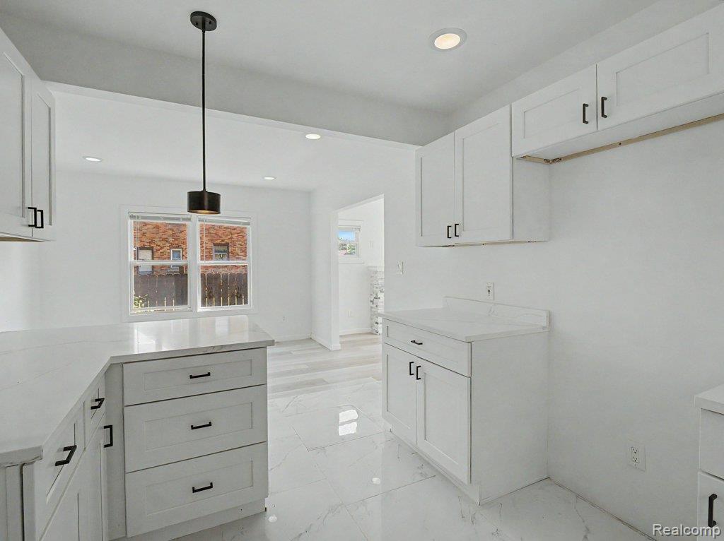 5584 Alter Road Property Photo 11