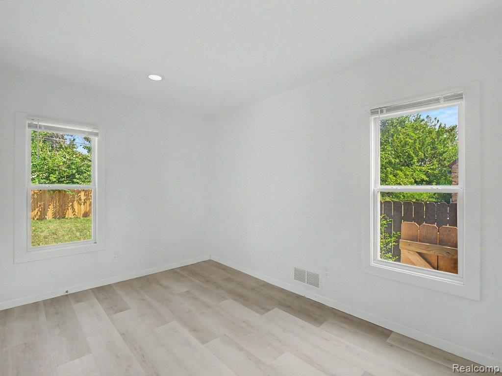 5584 Alter Road Property Photo 12