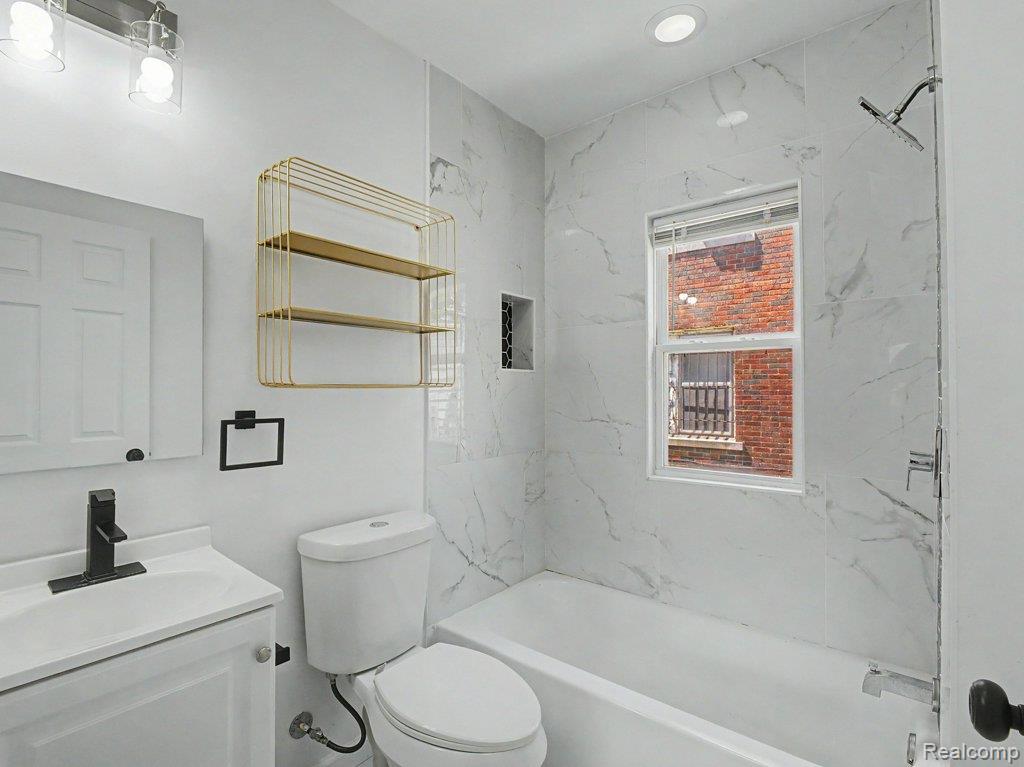 5584 Alter Road Property Photo 17