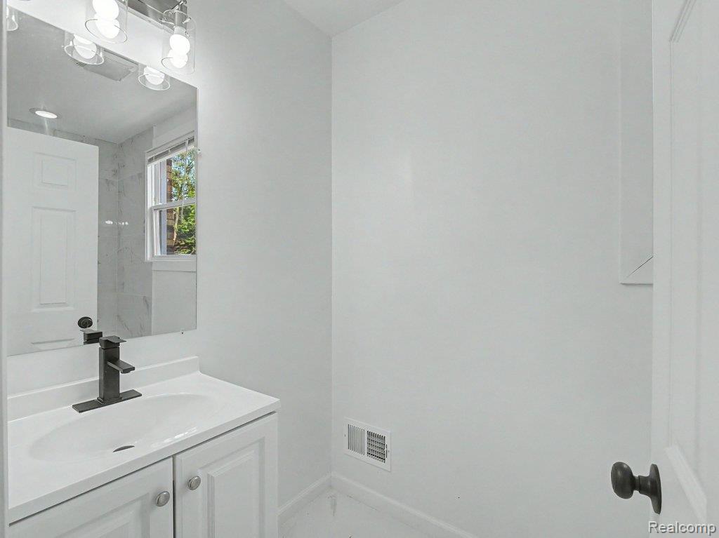 5584 Alter Road Property Photo 22