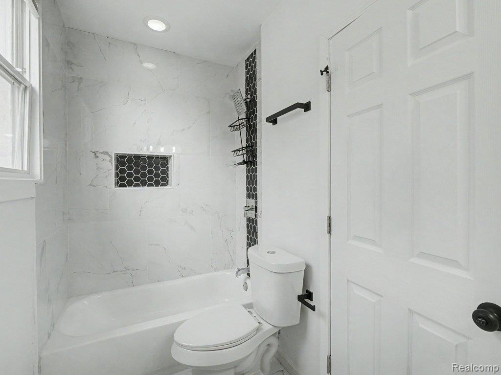 5584 Alter Road Property Photo 23
