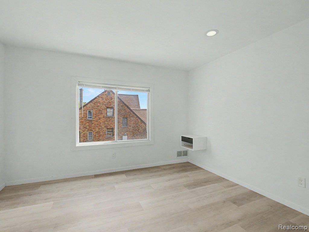 5584 Alter Road Property Photo 24