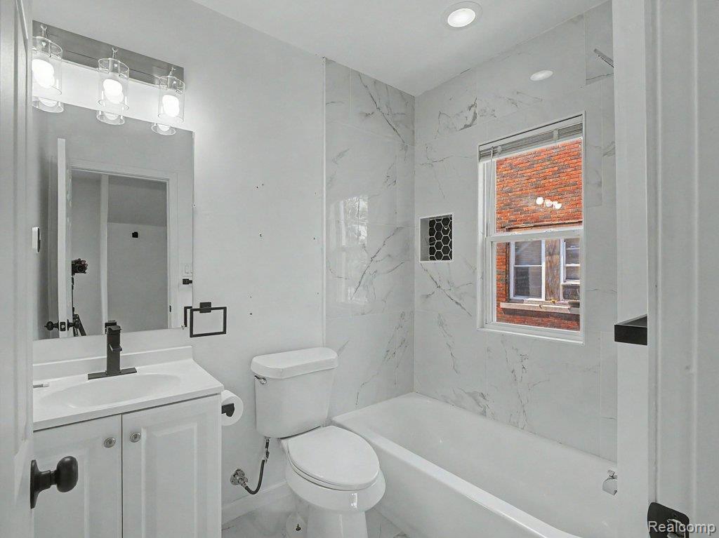 5584 Alter Road Property Photo 30