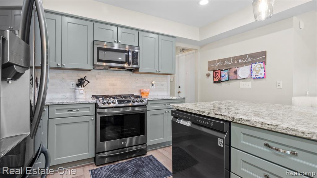20272 Wellesley Street Property Photo 11