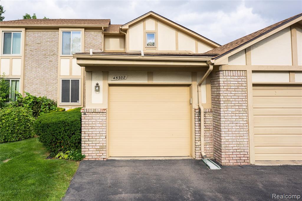 45302 Manor Drive Property Photo 1