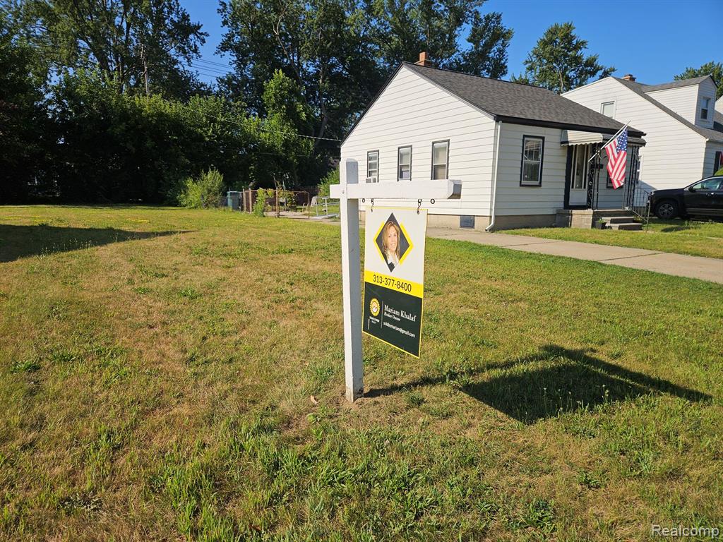 24705 Cooke Street Property Photo 1