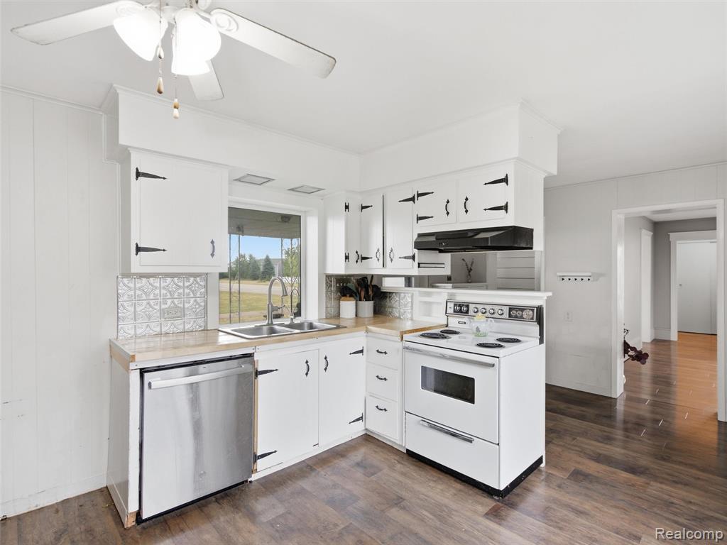 4286 Hill Road Property Photo 10