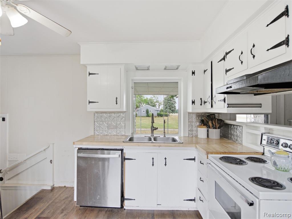 4286 Hill Road Property Photo 13