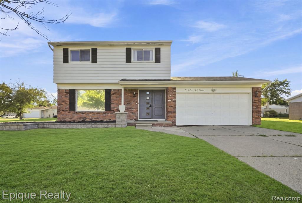 27819 Westcott Crescent Circle Property Photo 1