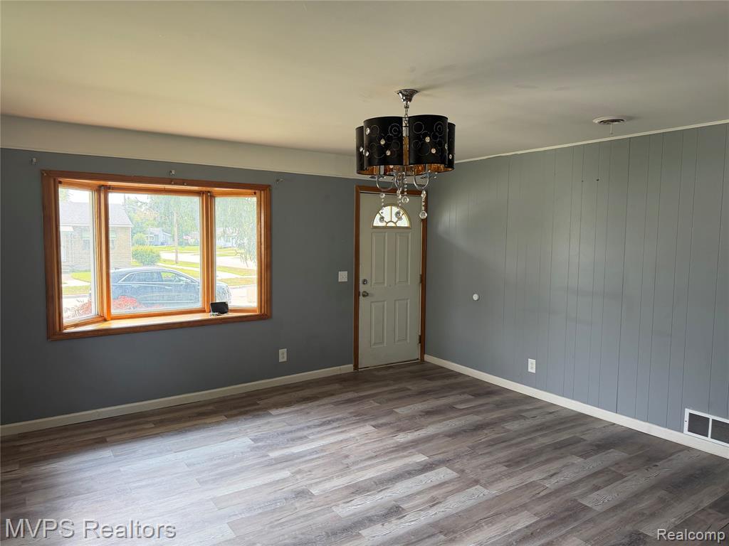 21905 Ira Boulevard Property Photo 9