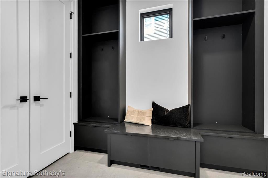 907 Ann Street Property Photo 10