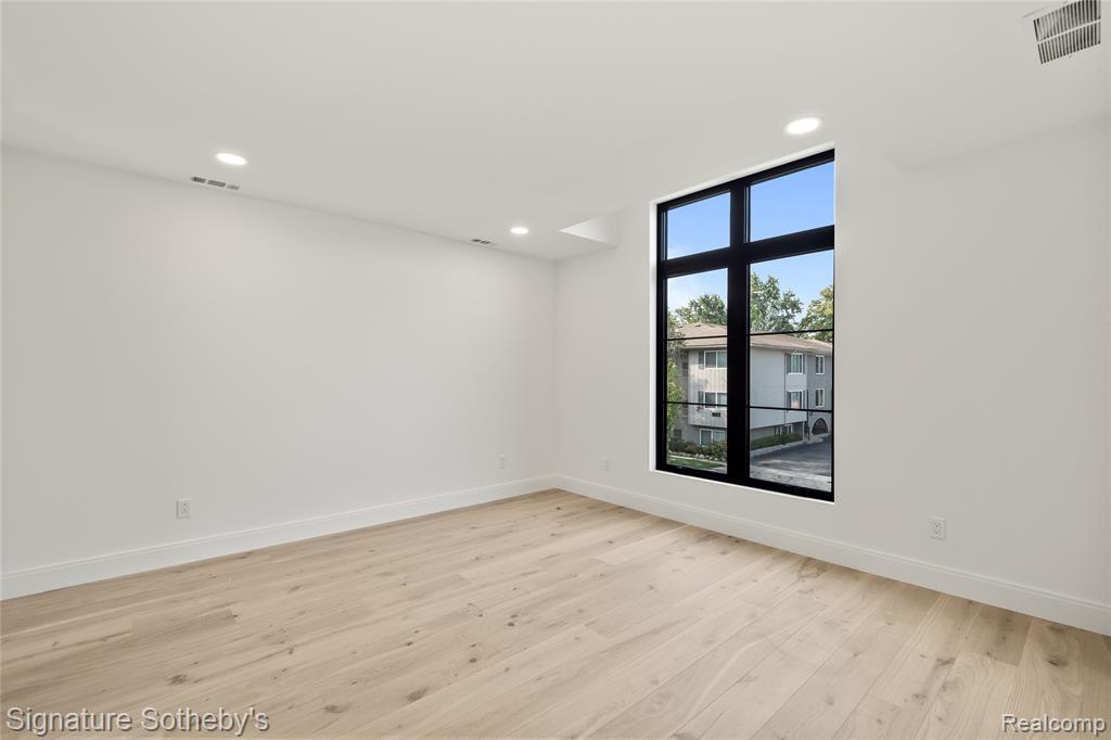 907 Ann Street Property Photo 20