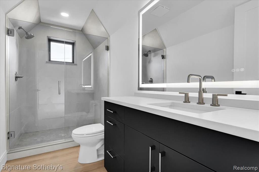 907 Ann Street Property Photo 21