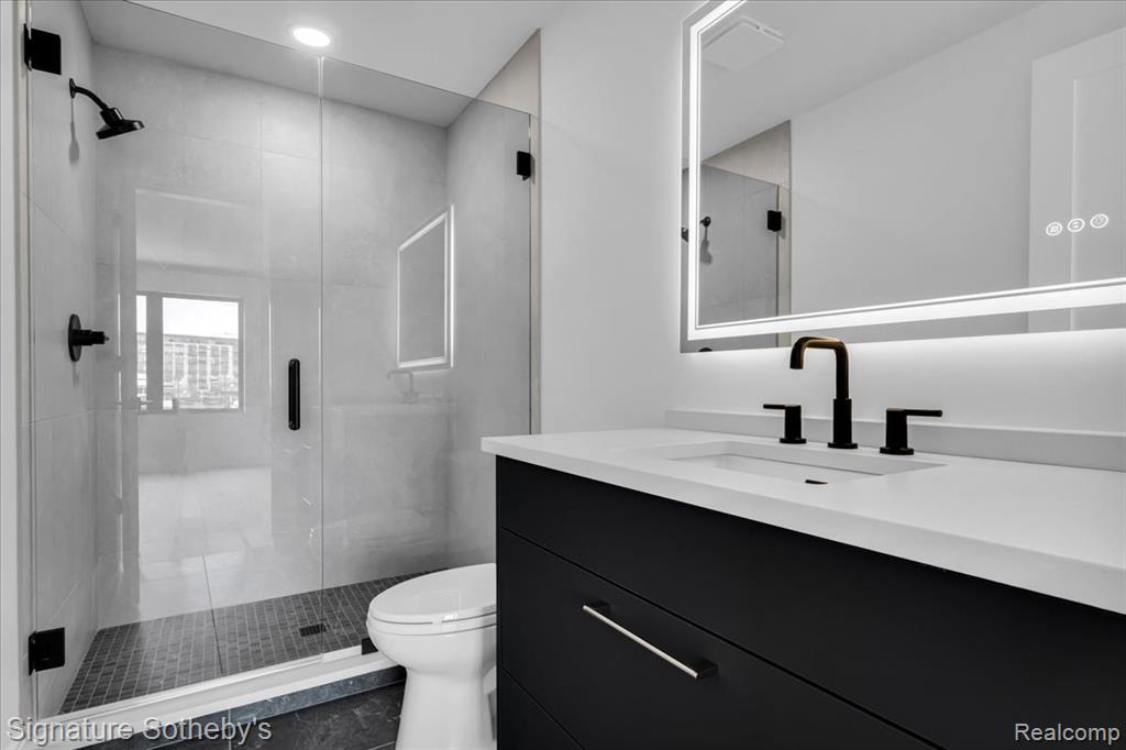 907 Ann Street Property Photo 26