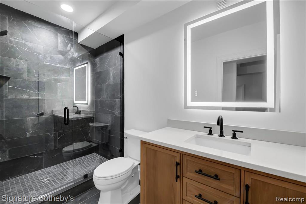 907 Ann Street Property Photo 28